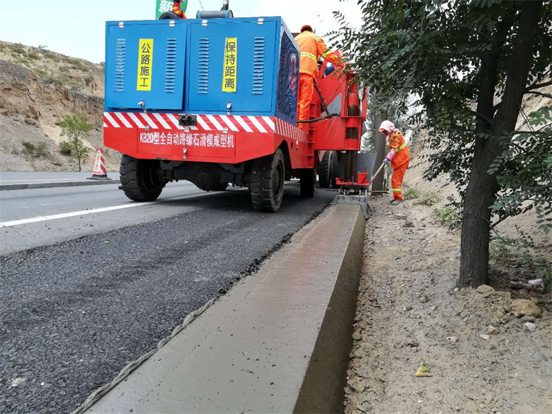 車載式路肩路沿滑模機(jī)